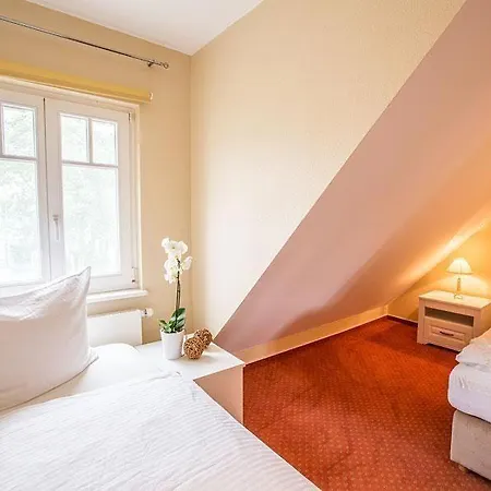 Haus-usedom-1b * Nienhagen (Mecklenburg-Vorpommern)